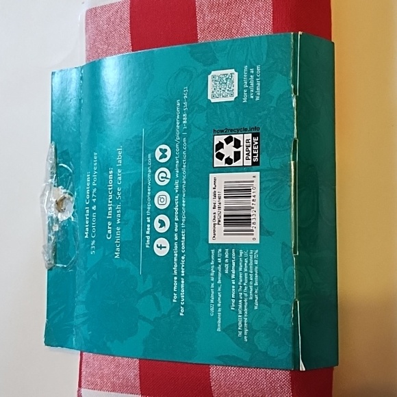 NWT Charming Check Table Runner - Picture 4 of 8